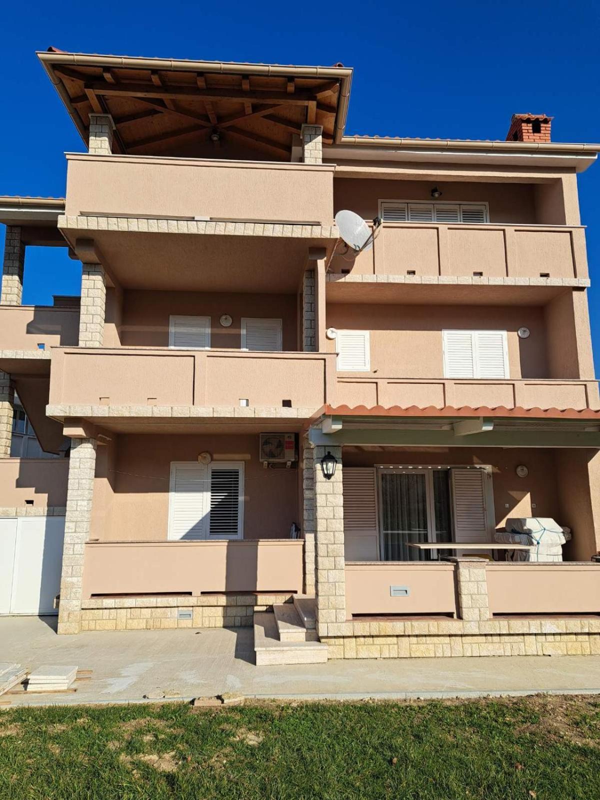 Lili Rab Apartment Rab Town Exterior photo